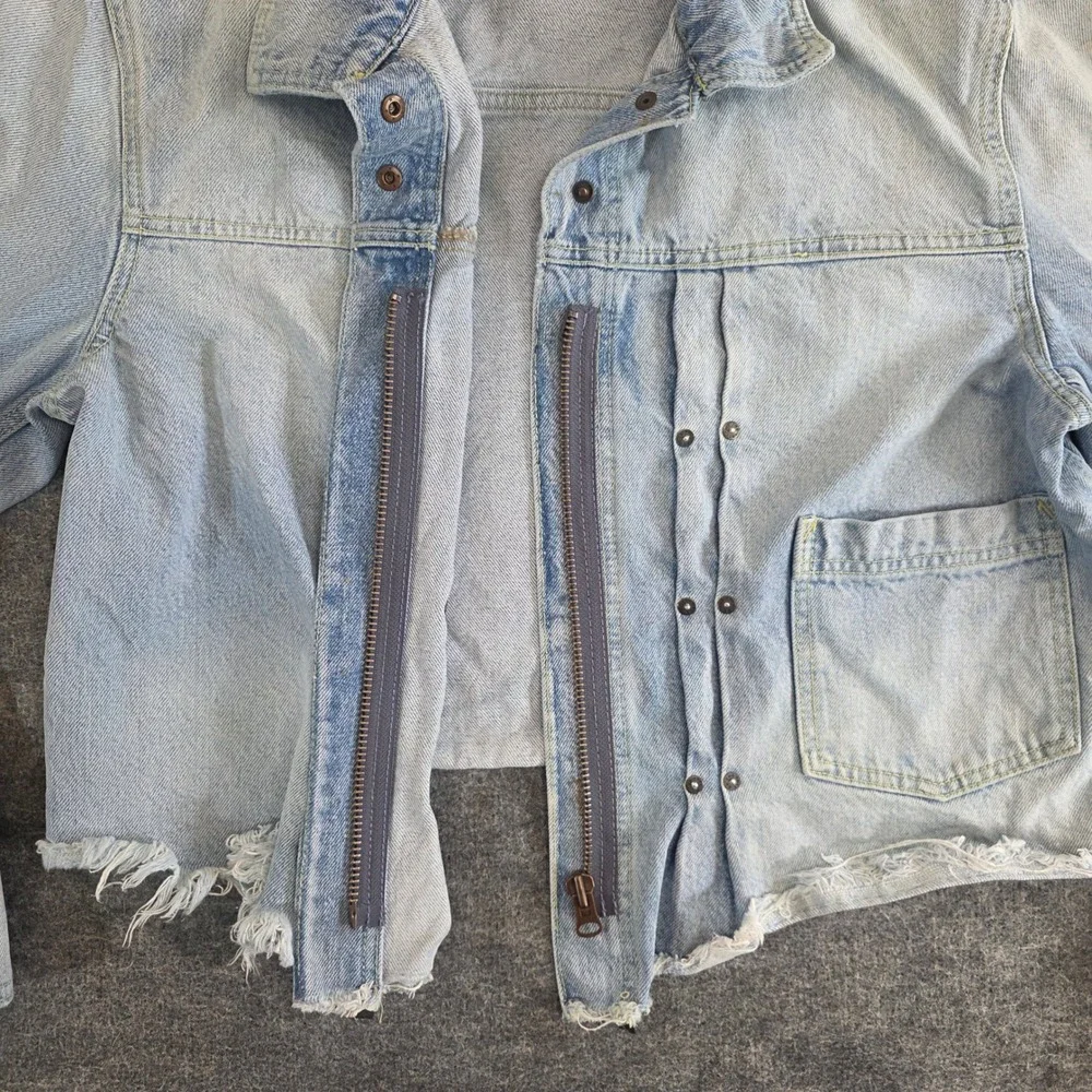 Free People Dillon Jacket Womens Medium Blue Denim Distressed Frayed Raw‎ Hem - Picture 5 of 16